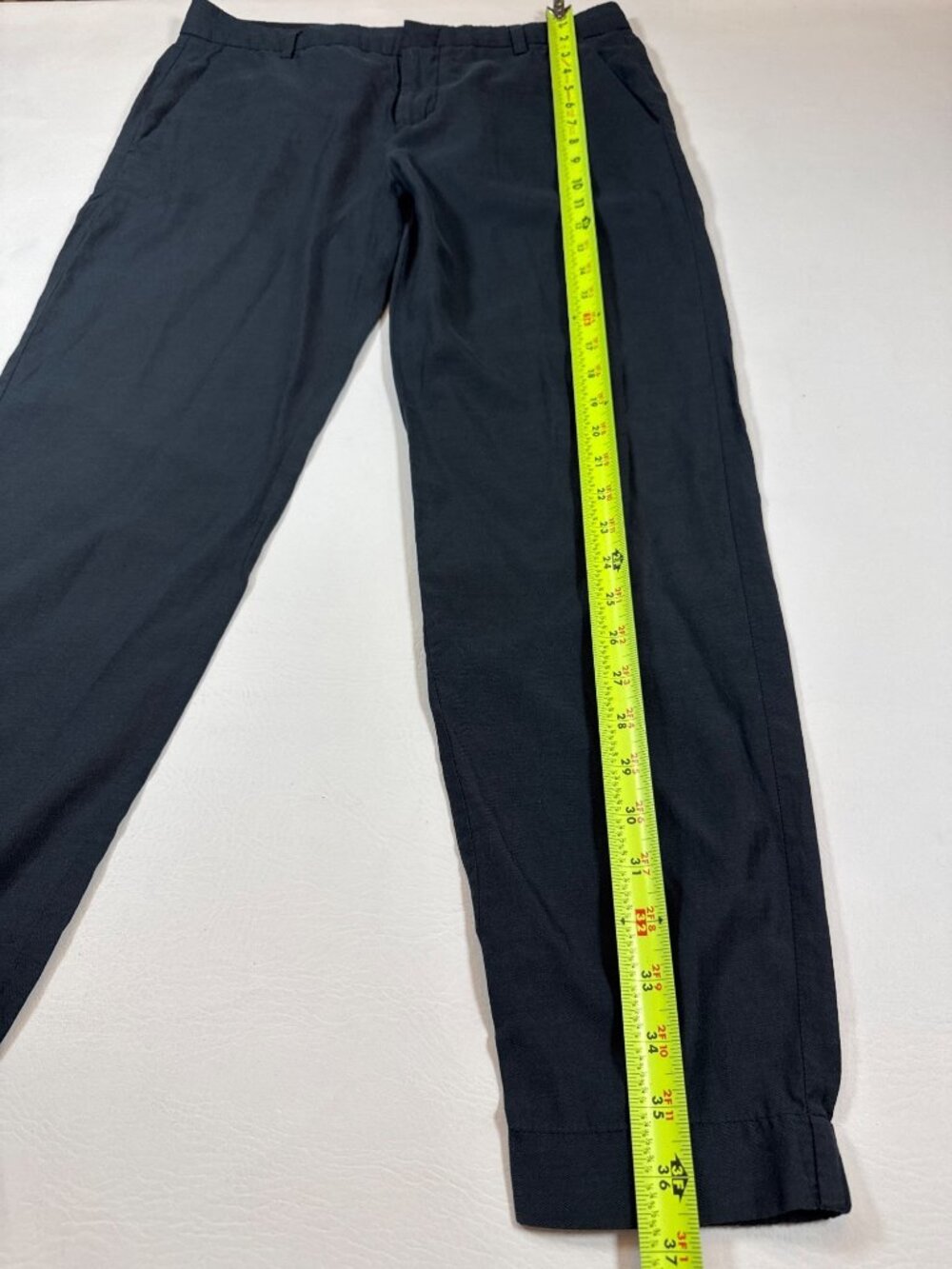 Vince Women’s 6 black Flat-Front jogger style pants cuffed (NN523) - Picture 5 of 10